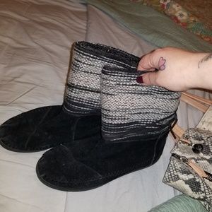**SOLD on different site**Toms boots